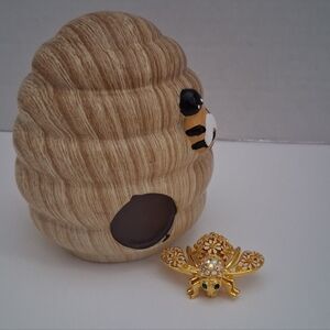 Joan Rivers Goldtone Fresh As A Daisy Enamel & Aurora Borealis Crystal Pin